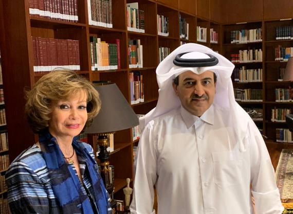 Le docteur Ali Bin Fetais Al Marri recevant la sénatrice Jacky Deromedi 